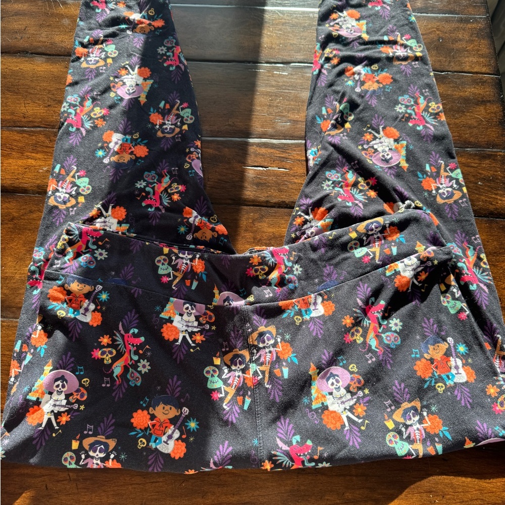 Women’s Walt Disney Coco Themed Leggings- Size XL - Picture 3 of 8